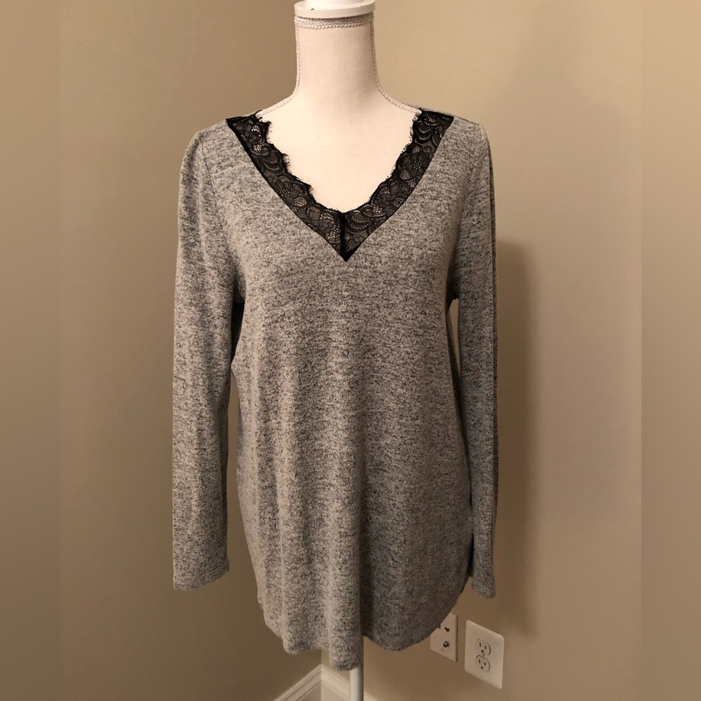 Vera Moda Sweater with lace V Neck size M
FINAL PRICE/ Discounted Shipping